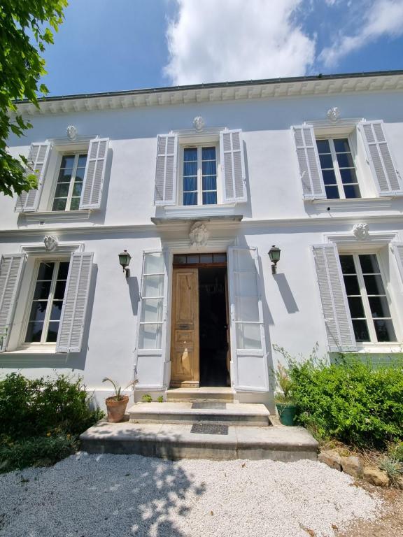 Manor house with pool - 3
