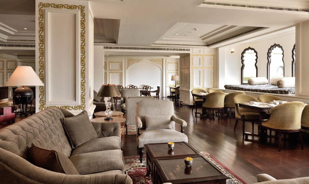 Shared lounge/TV area