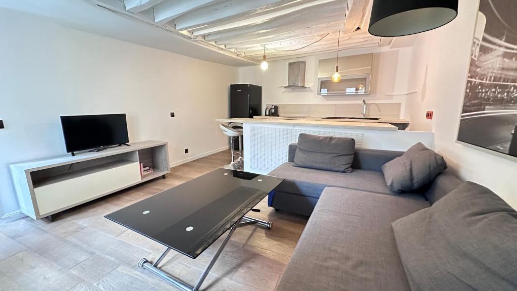 Bright 1-Bedroom in the Heart of the Marais - 3