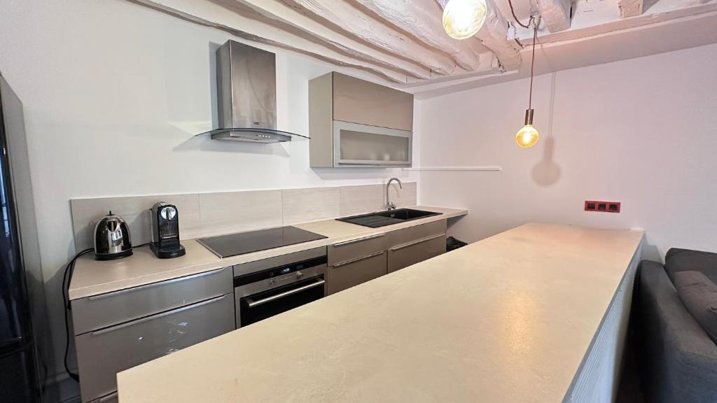 Bright 1-Bedroom in the Heart of the Marais - 4