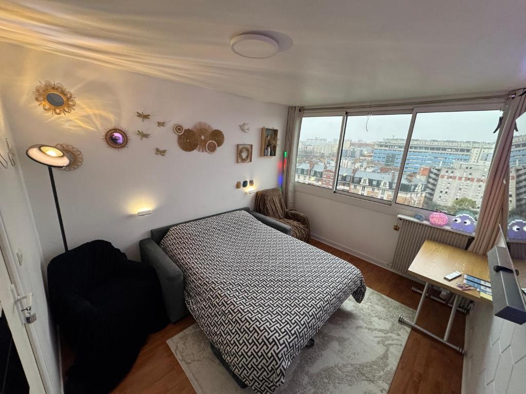 Guest room in a shared apartment - Metro 7 and Tramway T3a - 1