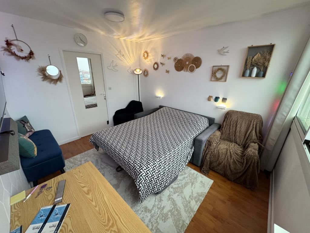 Guest room in a shared apartment - Metro 7 and Tramway T3a - 5