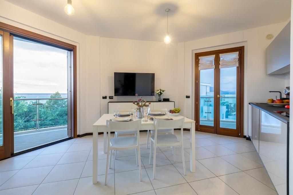 Casa Daneluzzi beachfront with terrace and garage - 2