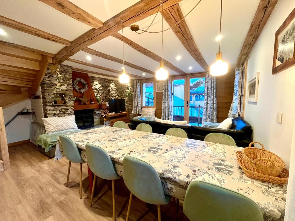 CHALET - DUPLEX neuf 8 pax - pied des pistes - parking privé - cheminée - Skiroom - 3 rooms & mezzanine - 1