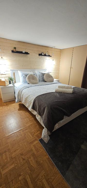 Blue Mango Surf House Center