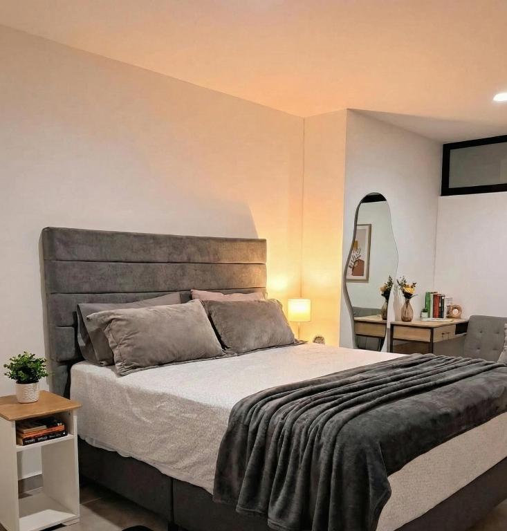 Cómodo apartaestudio - nuevo - excelente ubicación - 1