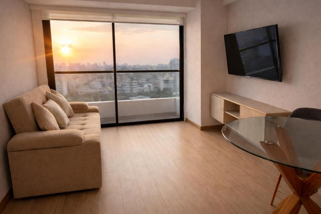Modern Apartment with AC and Pool near Miraflores, Fast WiFi - 1