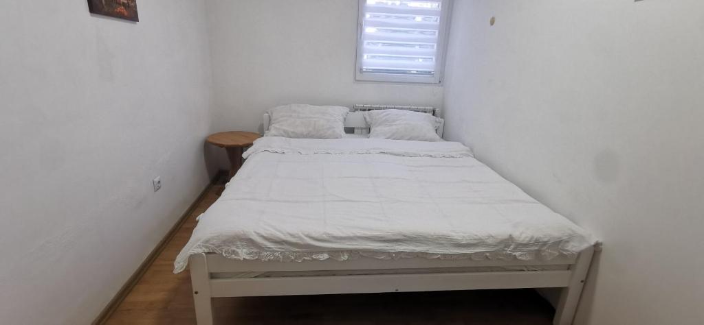 2 BDR Family Apartment In Sarajevo - Free Parking - 4
