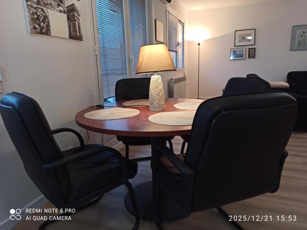 Urban Four Apartment, private Parking - 5