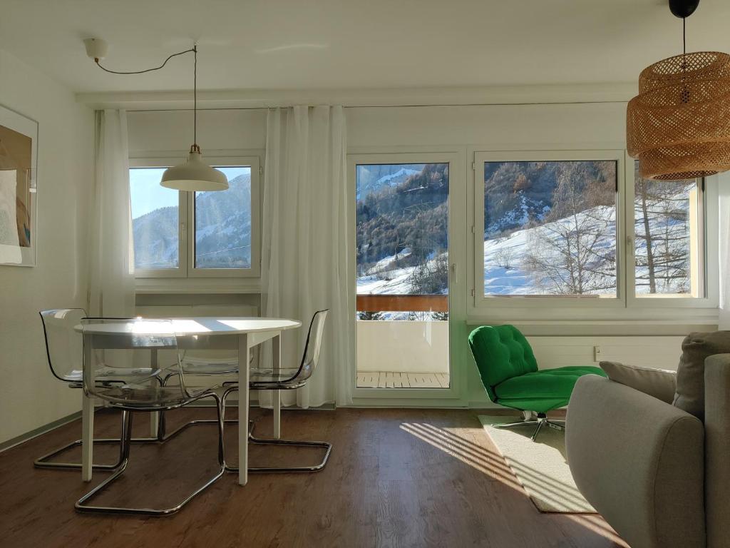 Big studio, just renovated, great views, with free parking - 2