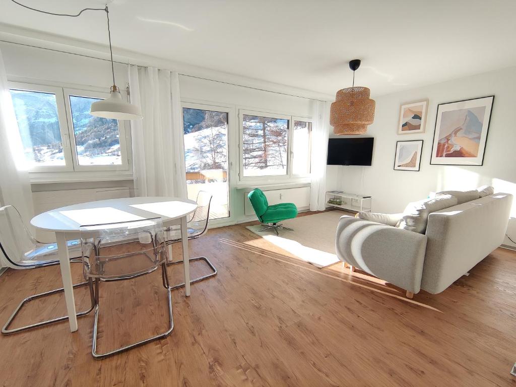Big studio, just renovated, great views, with free parking - 1
