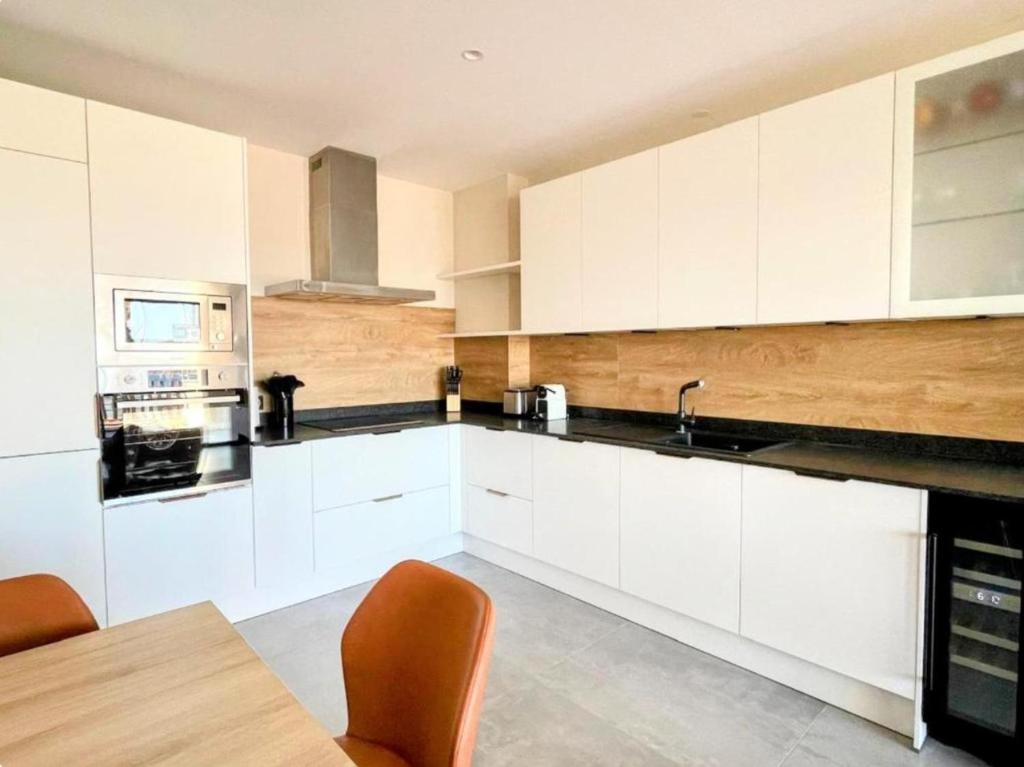 Appartement T4 moderne avec terrasse vue mer - 4
