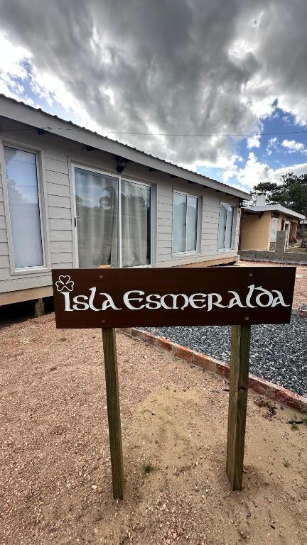 Isla Esmeralda - 1