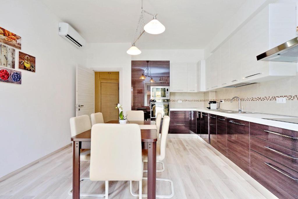 Kitchen, Oksana Bernadette Apartment in Rome
