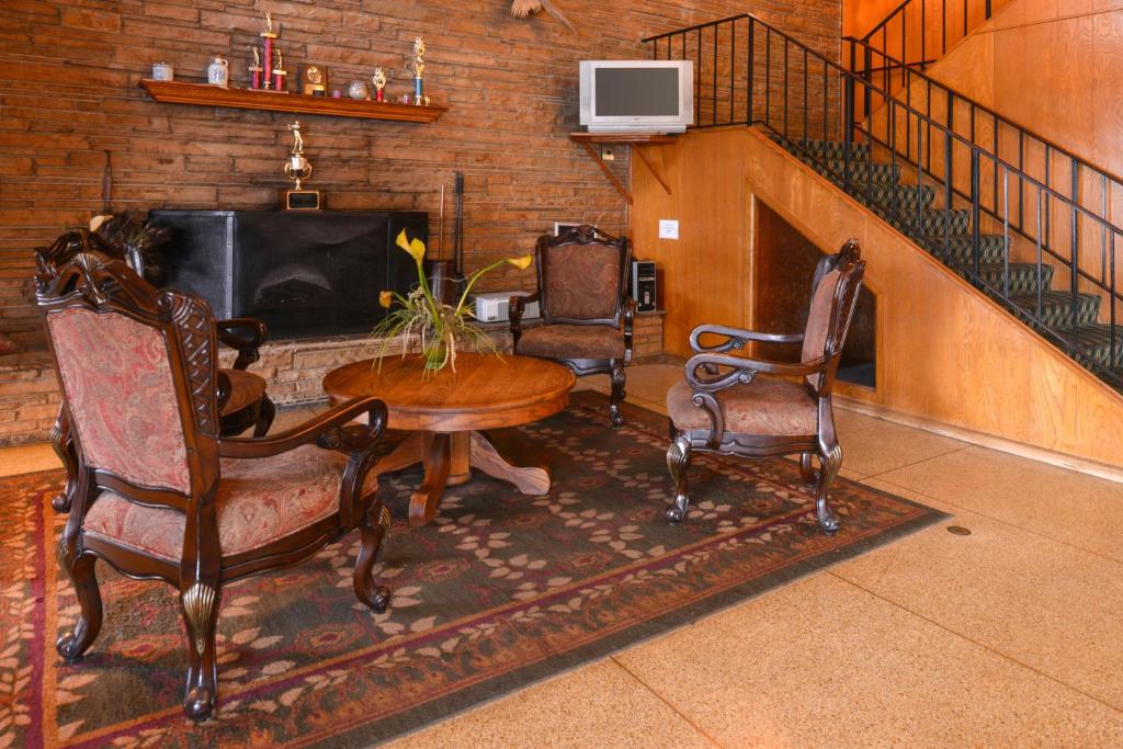 Ranch House Motel photo