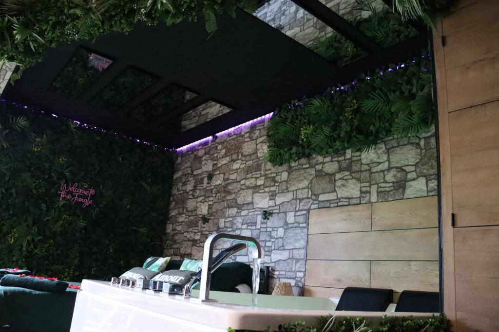 Jung'Love room - Spa & Cinéma Privé - Évasion romantique - 5