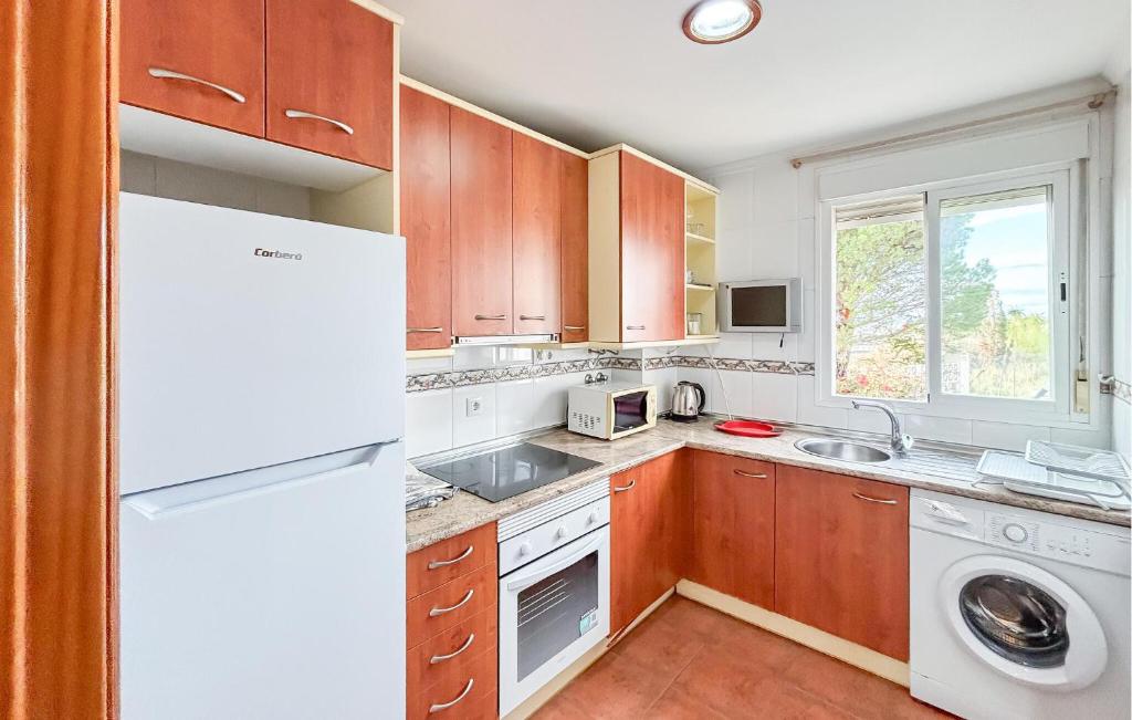 2 Bedroom Lovely Apartment In Fuengirola - 5