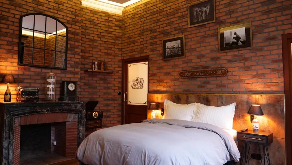 Love Room & Speakeasy - 2