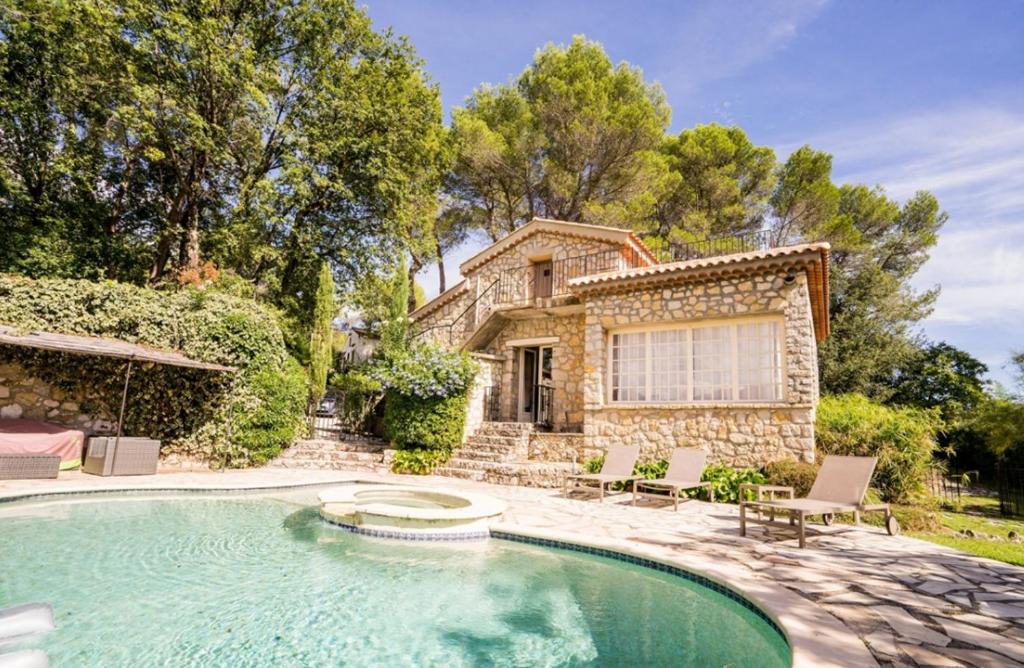 Charming villa - perfectly located - 1