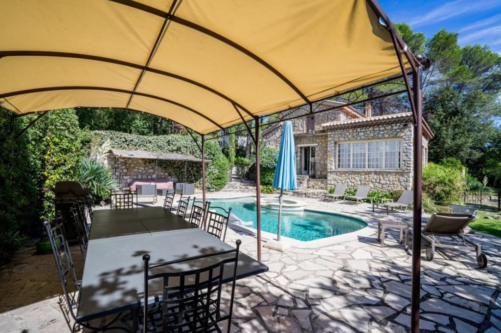Charming villa - perfectly located - 4
