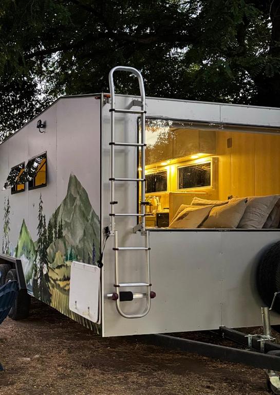 RoOn Trailer - 3