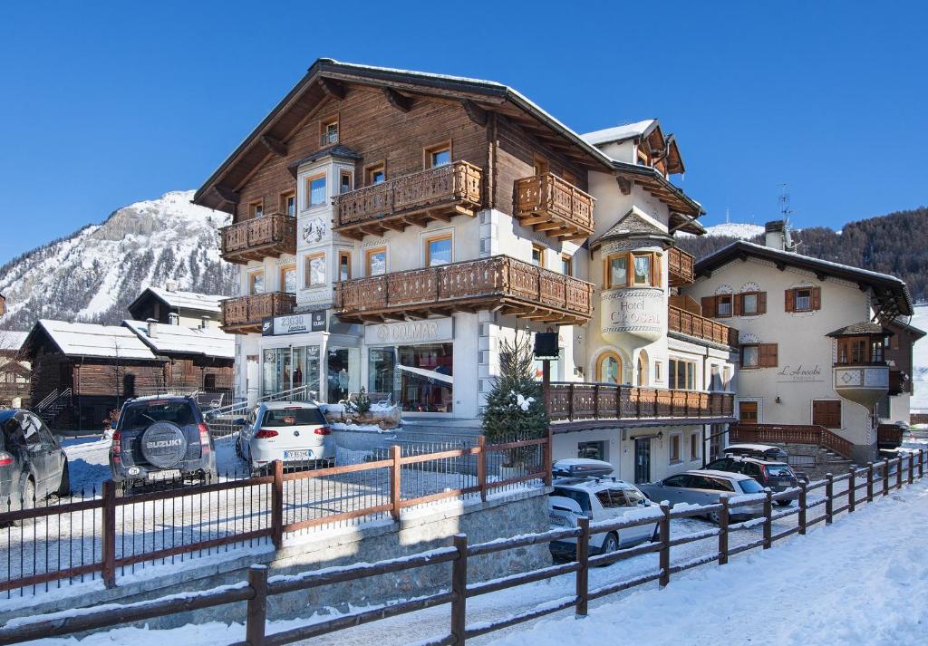 Hotel Crosal - 1