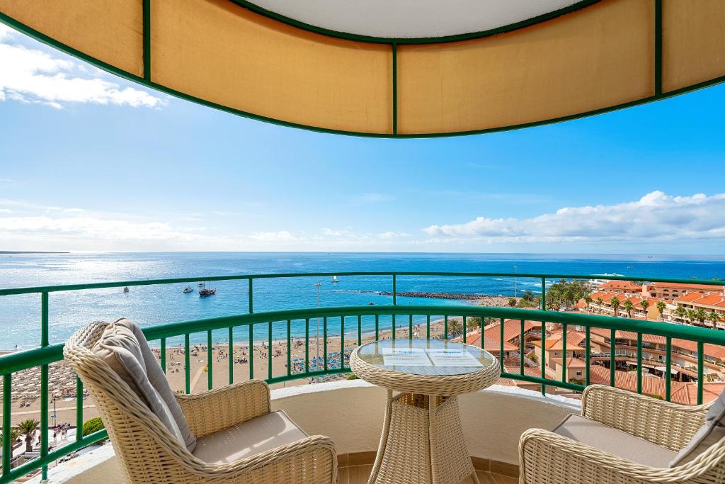Renovated Panoramic Seaview Las Vistas Beach Studio - 4