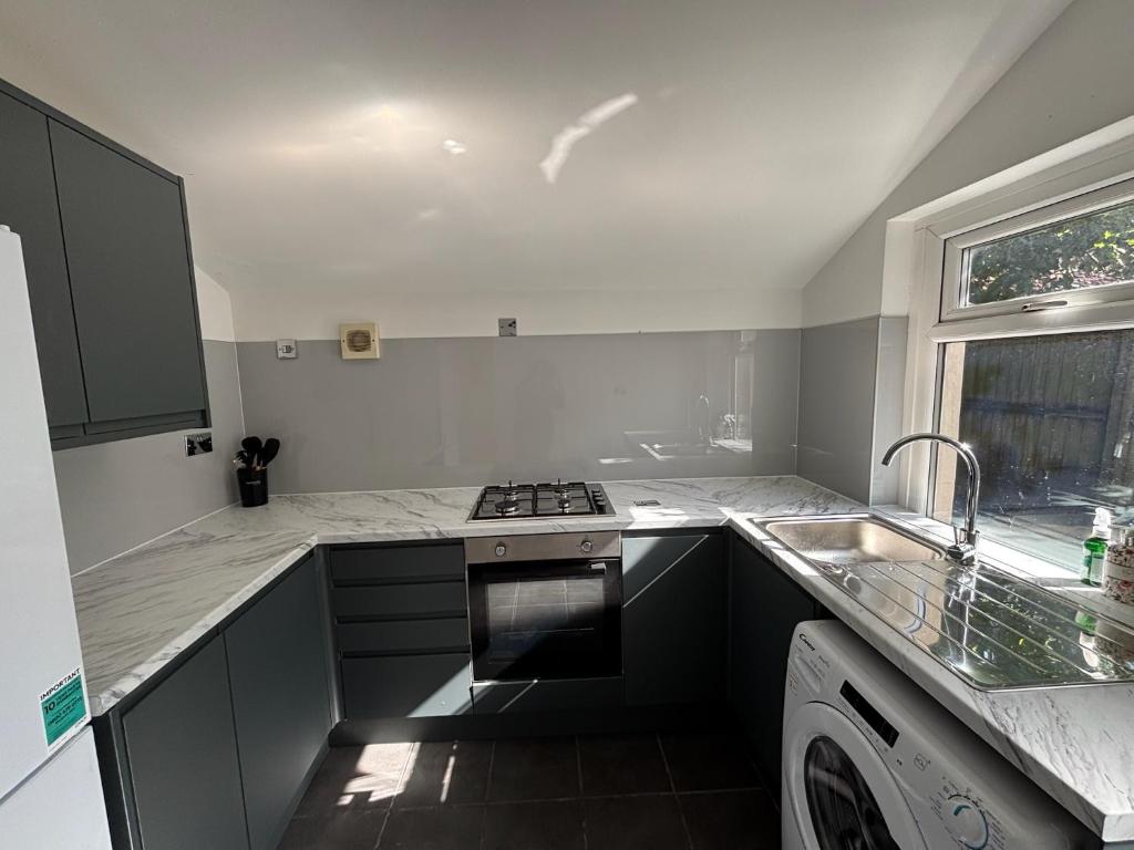 Peaceful Hot Tub Retreat의 프라이빗 정원 및 휴식 공간