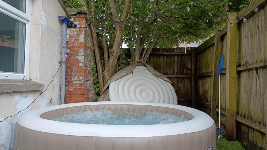 Hot Tub Retreat 전경