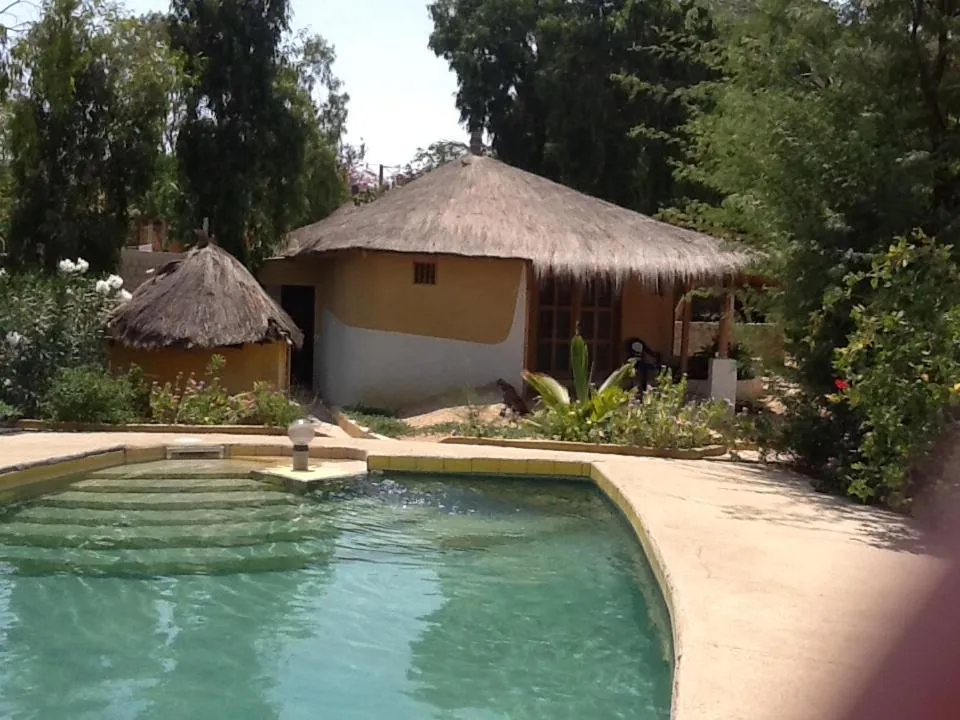 Campement Le Cormoran, hotel in Ndangane