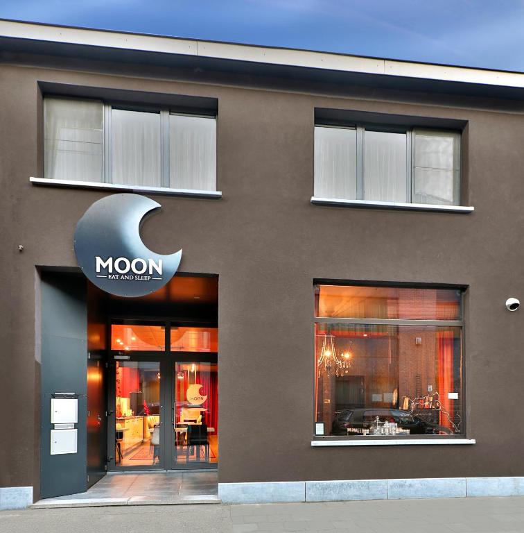 Hotel Moon photo