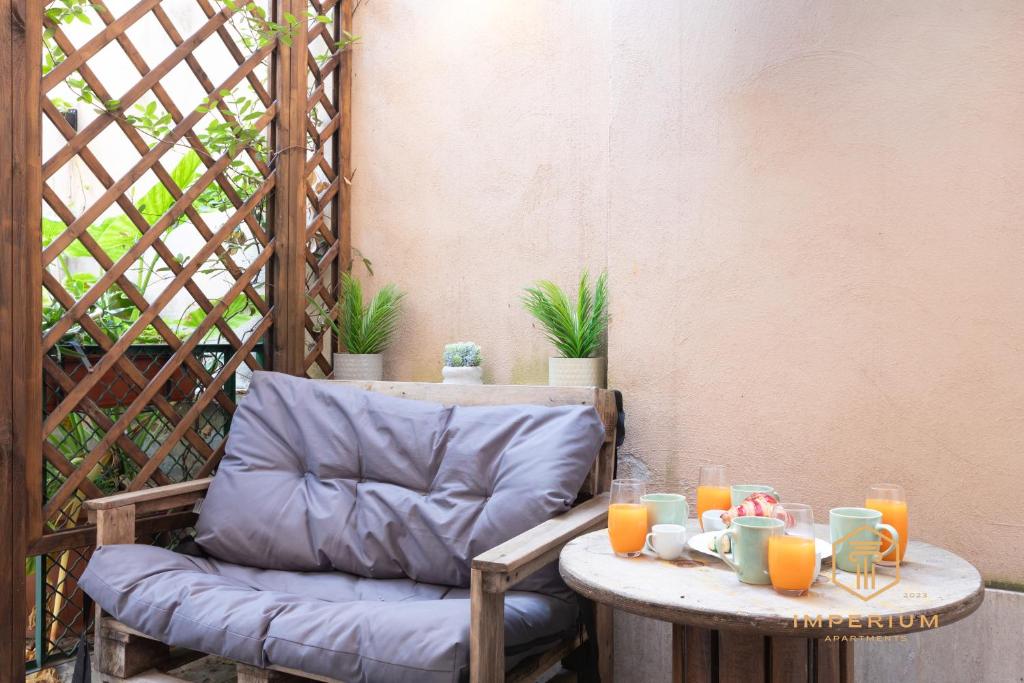 Imperium Residence - 100mt to metro, private Patio, A-C, 2-4 pax - 4