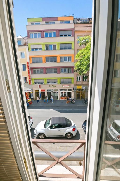 Munich Premium Guesthouse-2 - 4