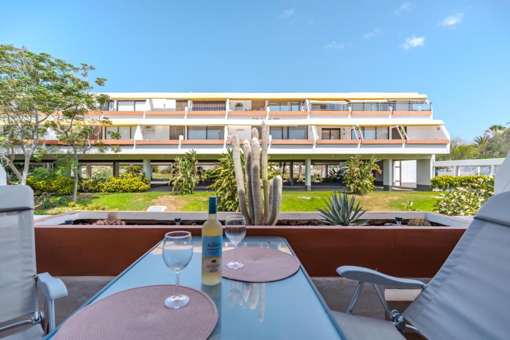 Sunny Studio with Pool & Terrace & WIFI - 4