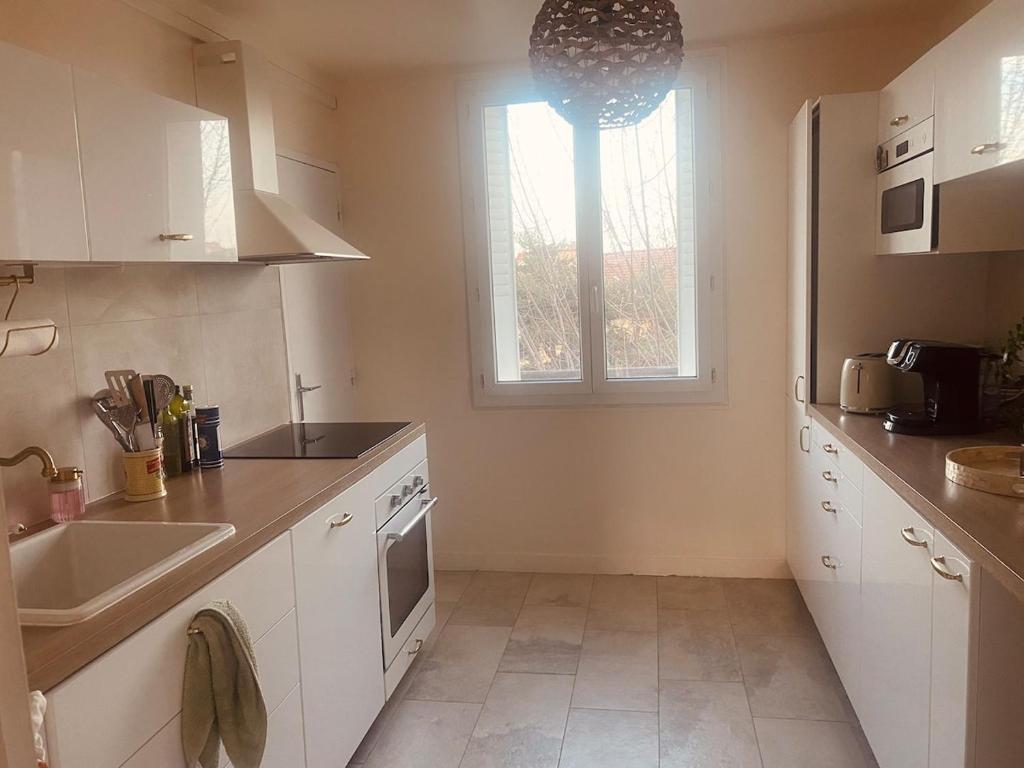 Cozy apartment near city center and train station - 4
