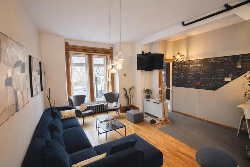 Shared lounge/TV area