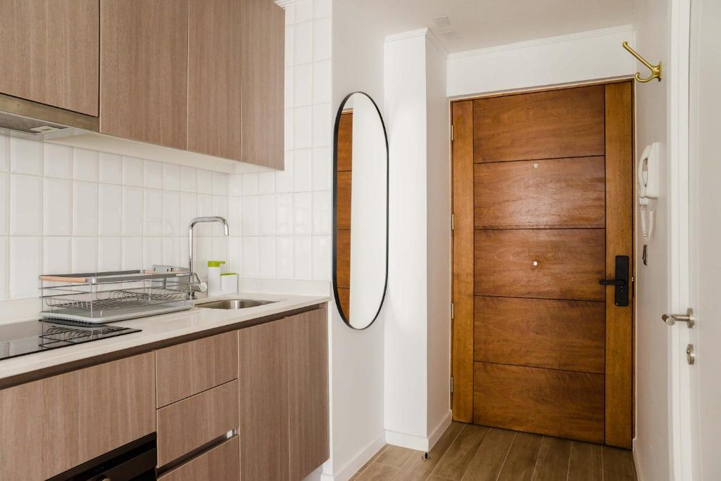 Modern Chic Studio Metro Nunoa Urban Lifestyle - 4