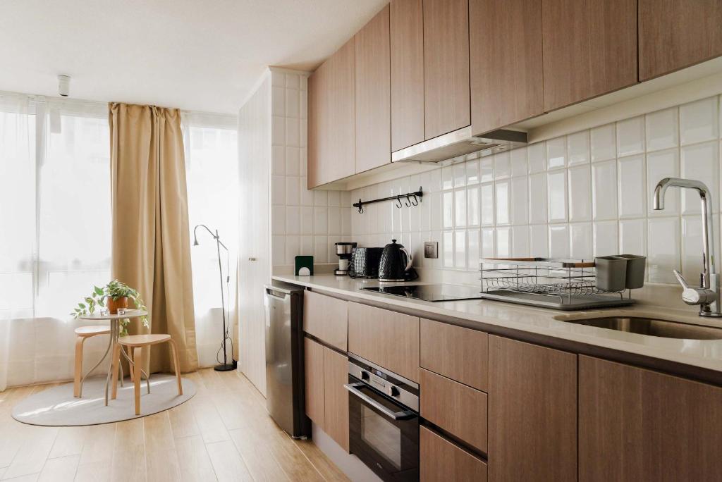 Modern Chic Studio Metro Nunoa Urban Lifestyle - 5
