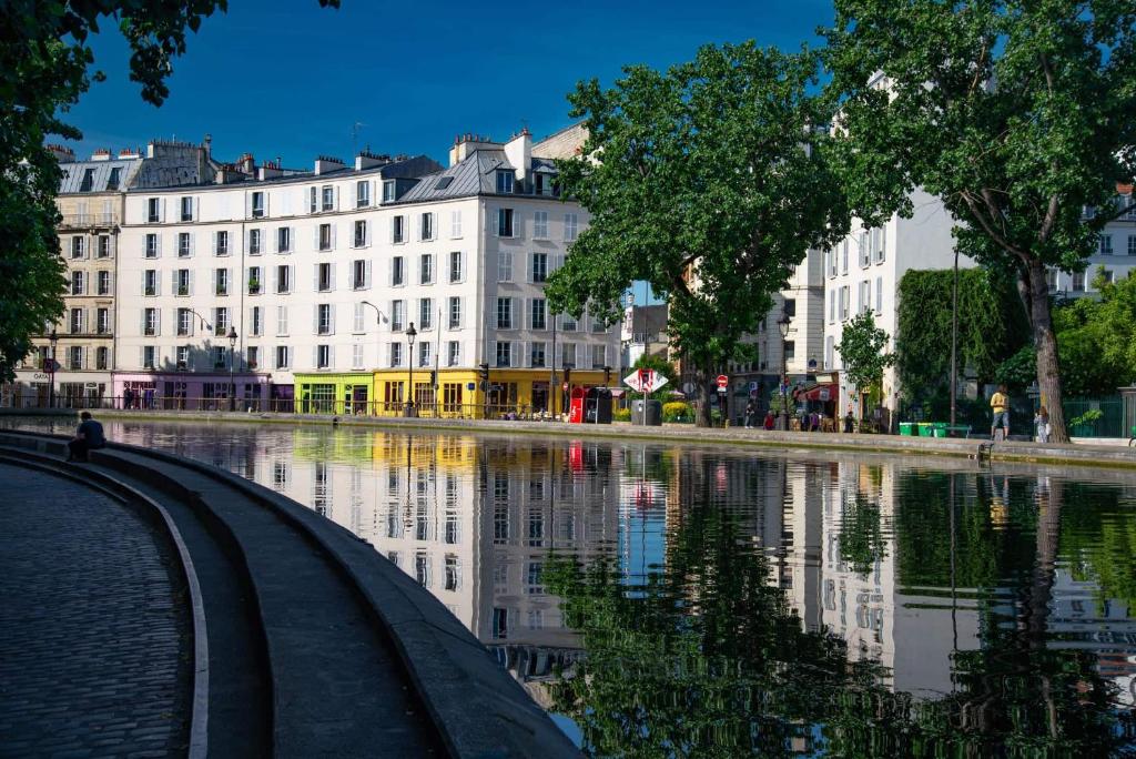 APPARTEMENT CHALEUREUX ARTISTIQUE QUARTIER GARE DU NORD - GARE DE L'EST et GRANDS BOULEVARDS - 5
