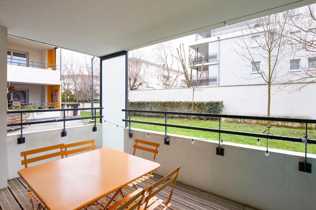 NEW! 2-bedroom apartment & parking, close to tram & metro, terrace - 5