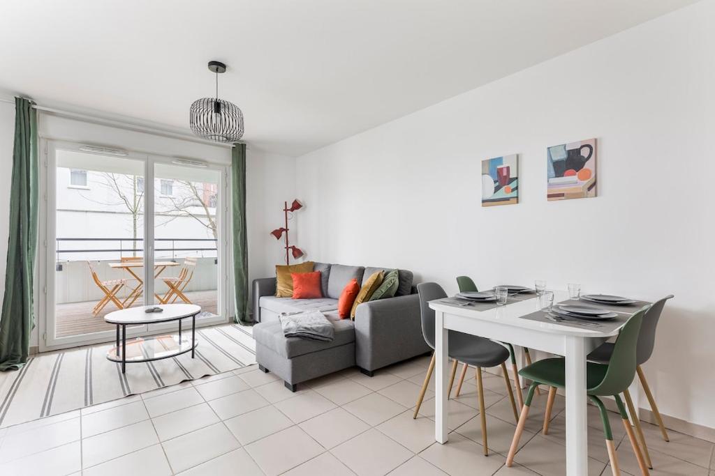 NEW! 2-bedroom apartment & parking, close to tram & metro, terrace - 1