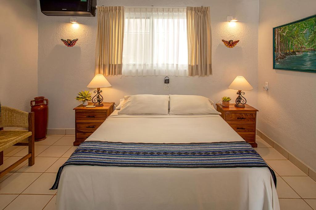 Hotel Zandoyo Bed & Breakfast - 2