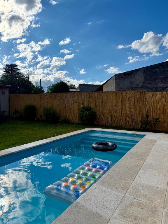 Casa con pileta a 2 cuadras del río - 2