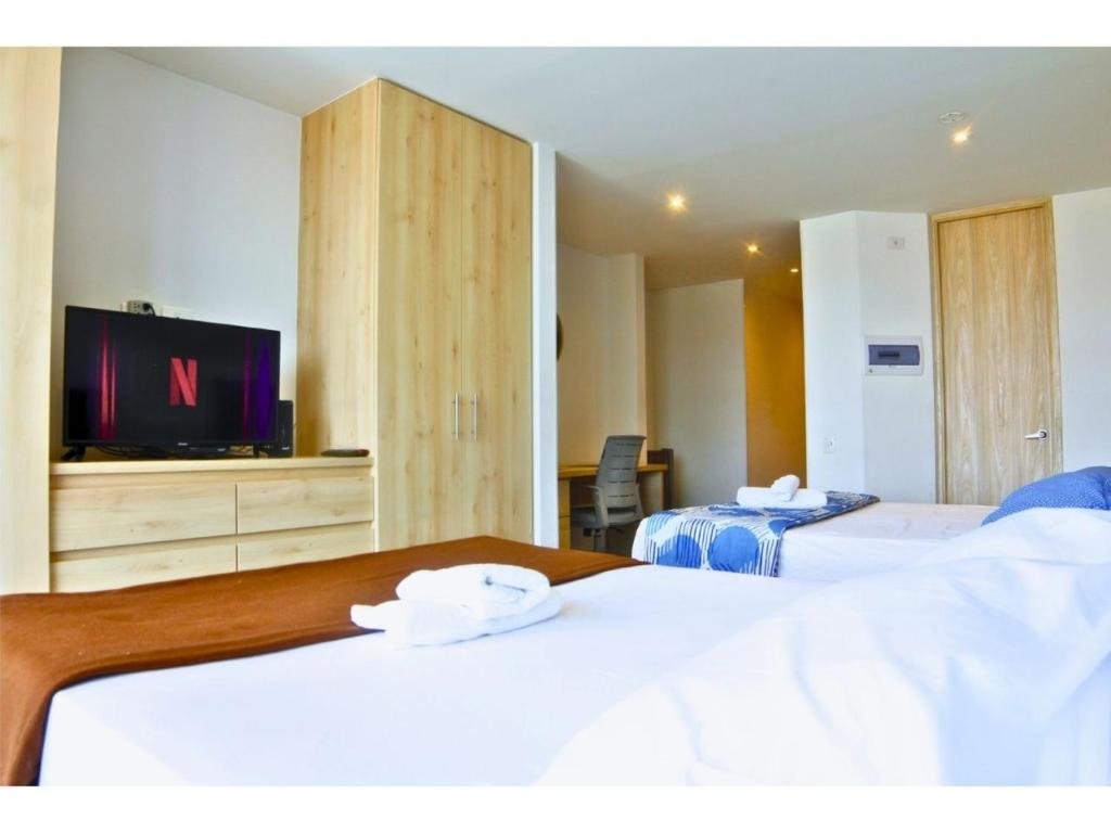 Oasis in Zona T with 2 Queen Beds, Pool, Sauna & Gym - 4