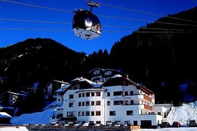 Hotel Persura — Hotel in Ischgl