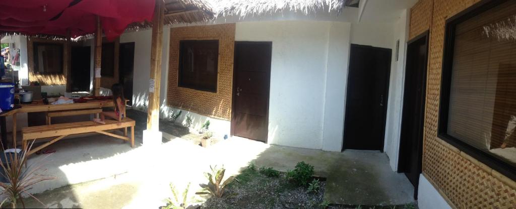 Entrance, Lolas Lodge in Boracay Island