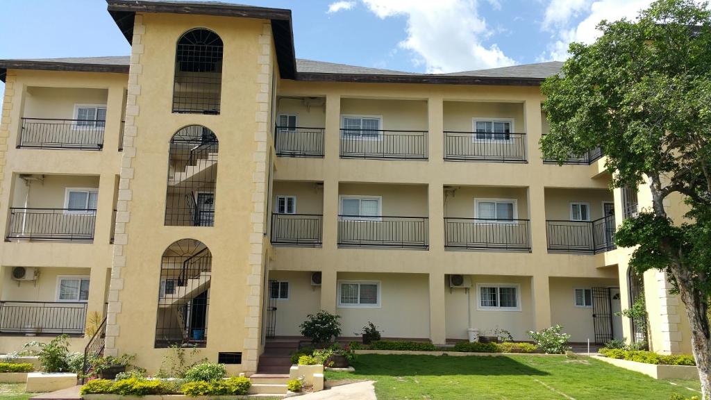 New Kingston Guest Apartments @ Donhead — Hotel in Kingston