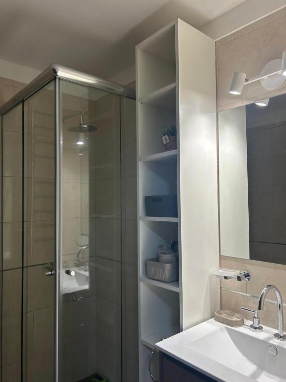 Departamento Moderno de 2 ambientes con cochera para 2-4 pax en frente de Playa Alicante - 2