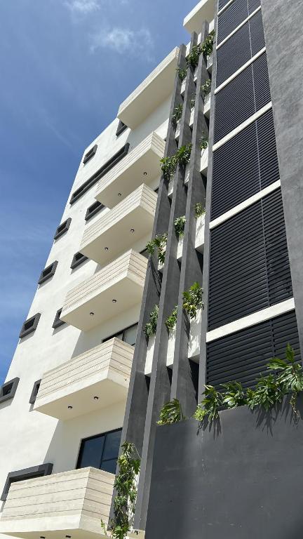 Modern 3 Br apartment near the airport with pool - 5