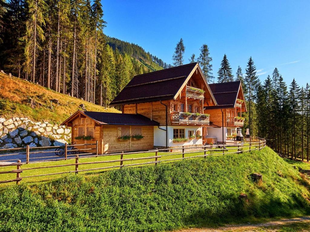 Holiday Home Chalet Almidylle in Sankt Martin am Tennengebirge by Interhome - 2